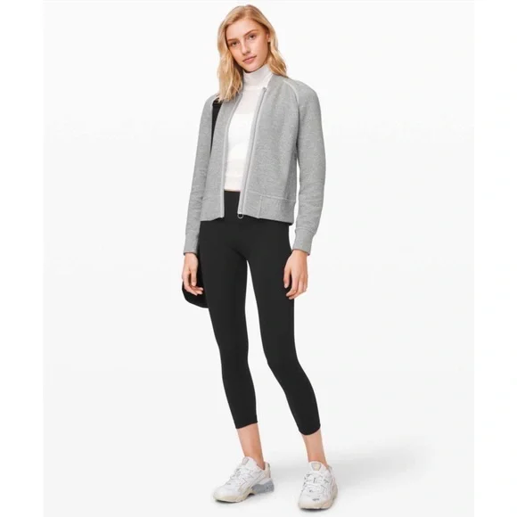 LULULEMONLike New! Wunder Under Luxtreme Black Cropped LeggingsSz 10